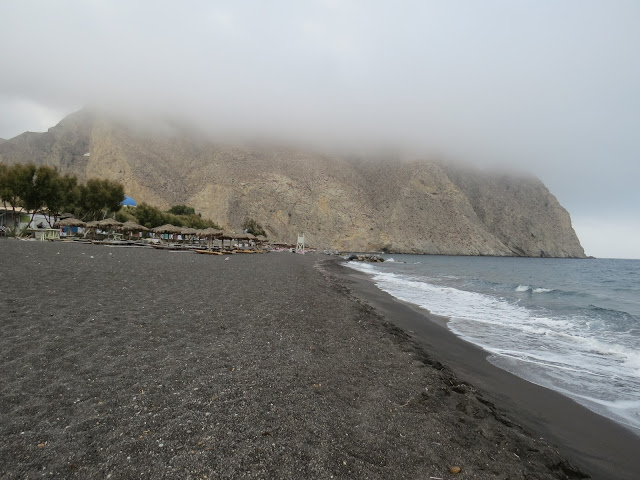 Périssa plage sable noir Santrorin