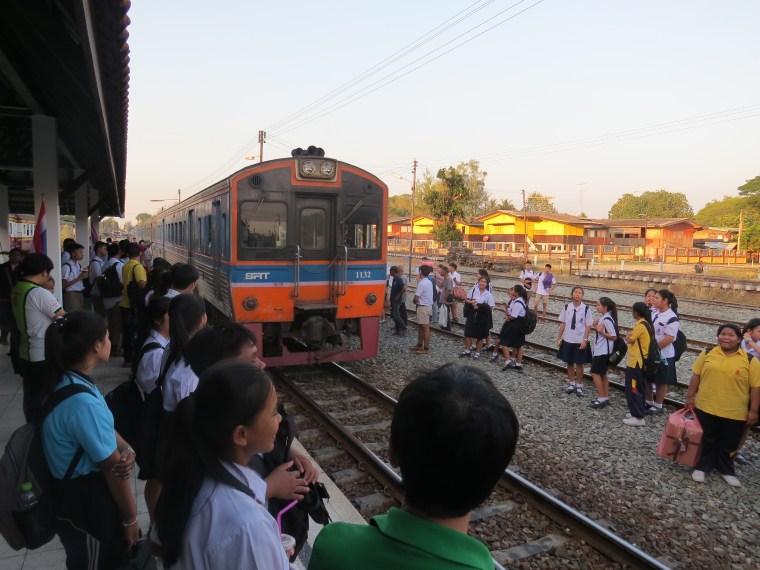 Train local Lopburi Bangkok