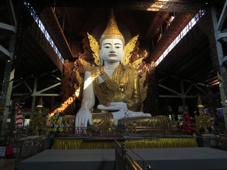  Paya Ngahtatgyi Bouddha assis