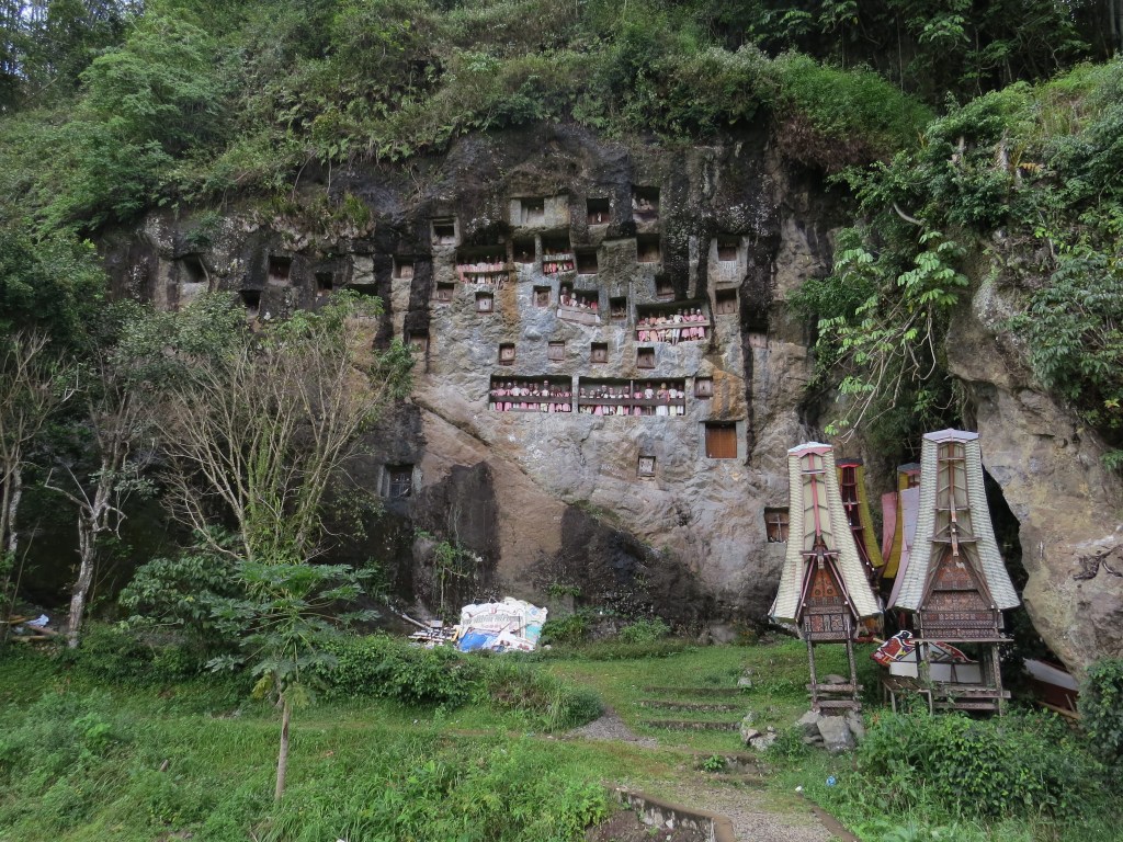 Les tau tau aux stones graves de Lemo