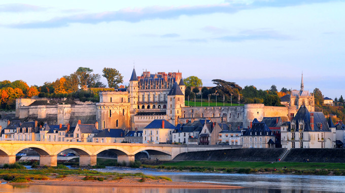 http://www.chateau-amboise.com/