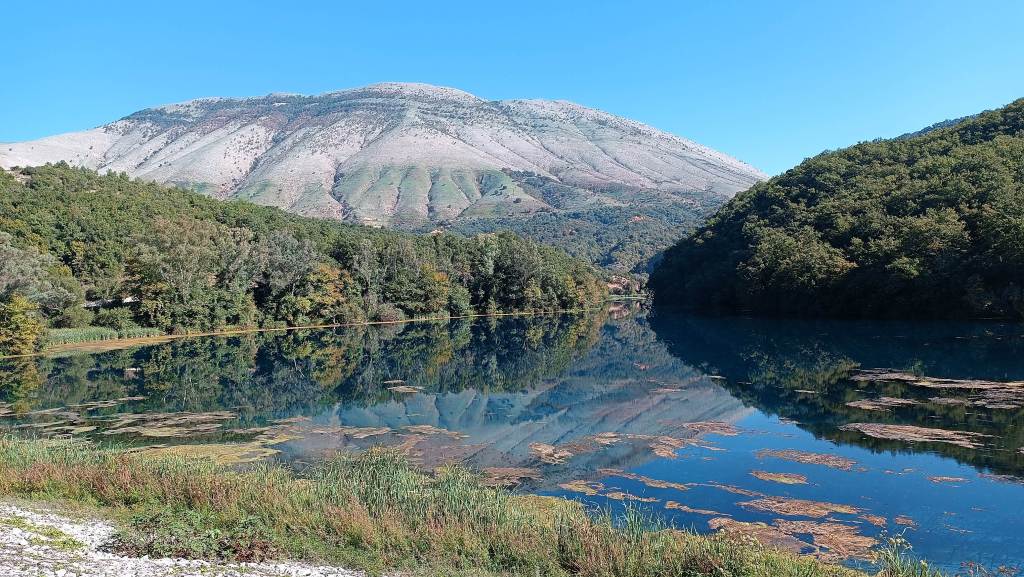 Source de l'oeil bleu ou blue eye au sud de l'albanie
